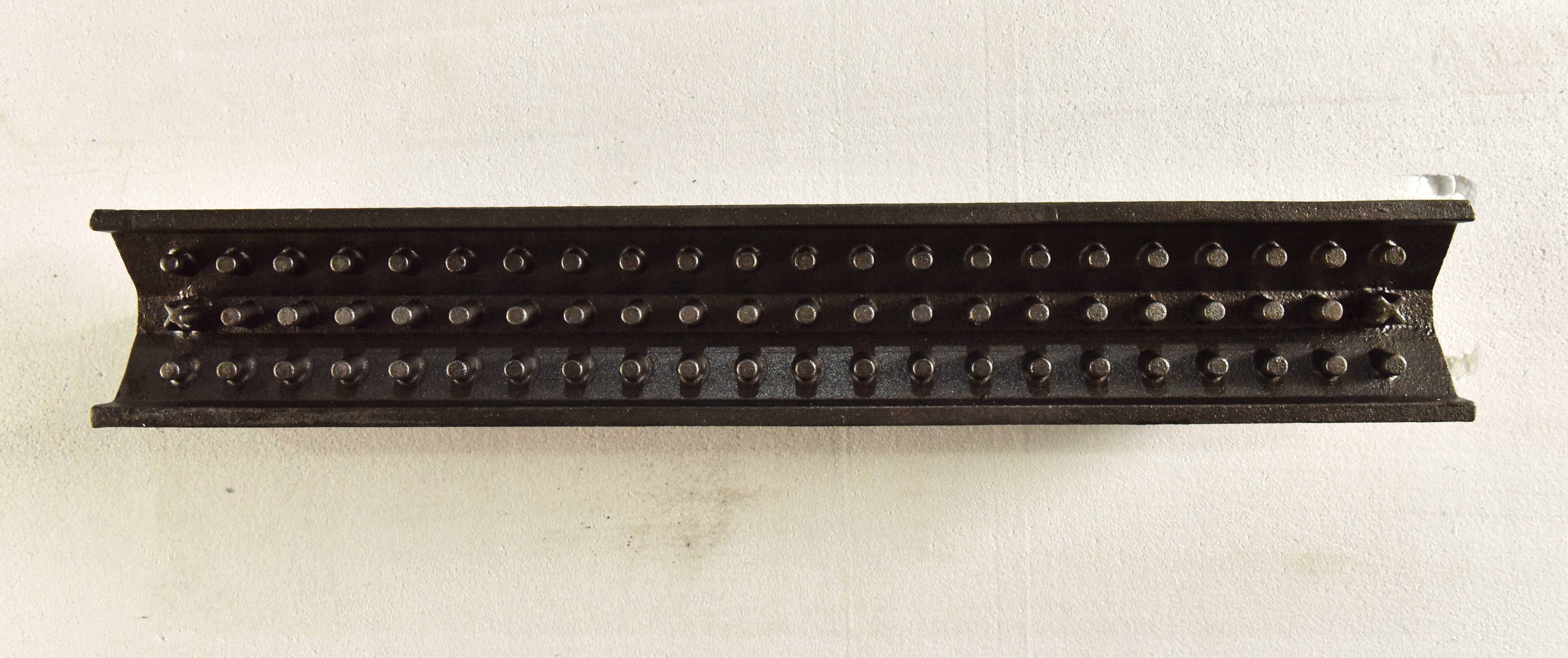 Custom cast iron component photo for B2B RFQ review: Custom cast iron component photo